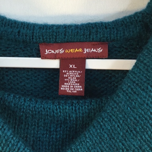 🌲🐕🦺🌲”JONES WEAR JEANS” Blue Sweater🌲🐕🦺🌲 - Picture 2 of 3